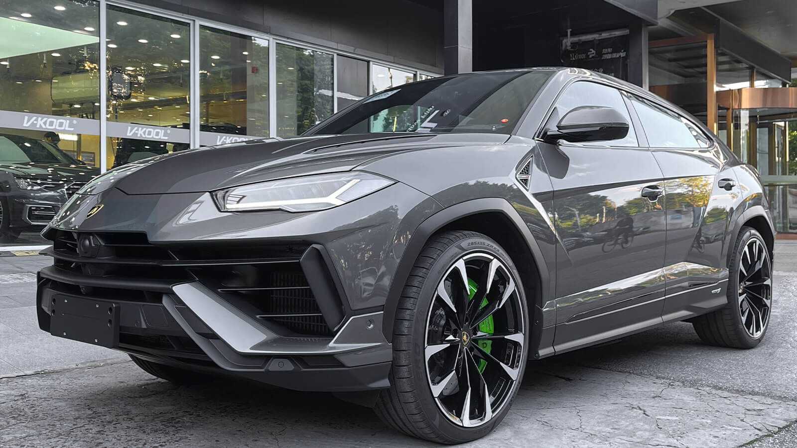 蘭博基尼Urus施工威固V10X隱形車(chē)衣汽車(chē)貼膜案例