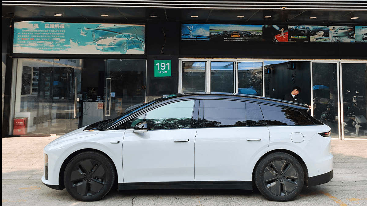 上海莘莊店｜白色理想 i6 裝貼威固 V10 隱形車衣，守護(hù)純白優(yōu)雅，十年如新