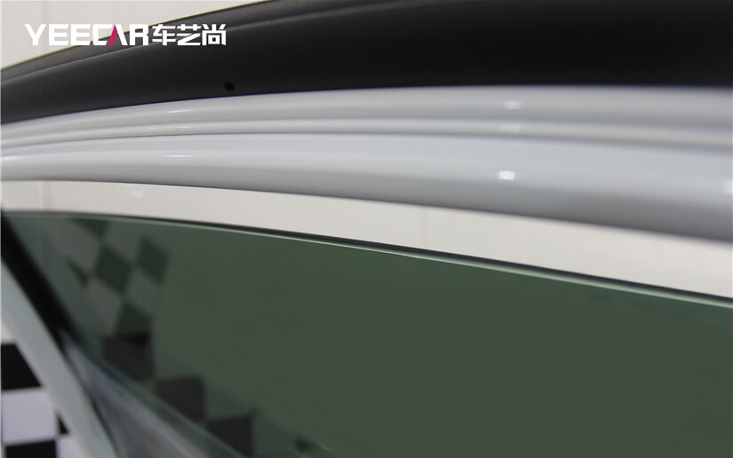 膜貼到了玻璃的邊緣