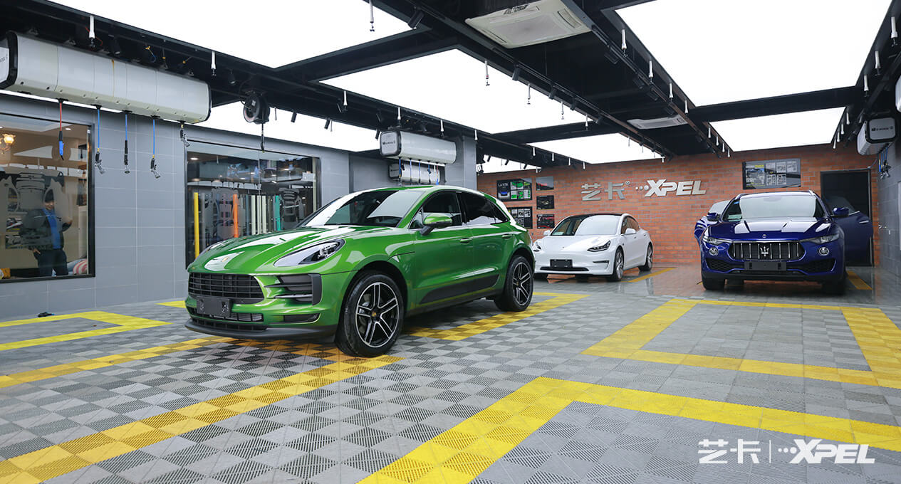 汽車貼膜用水量越少越好？
