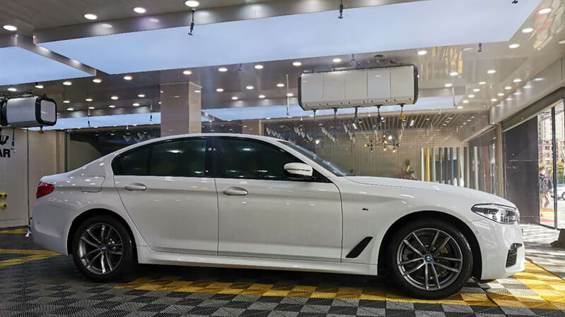 白色5系標(biāo)軸選擇車藝尚御水店施工