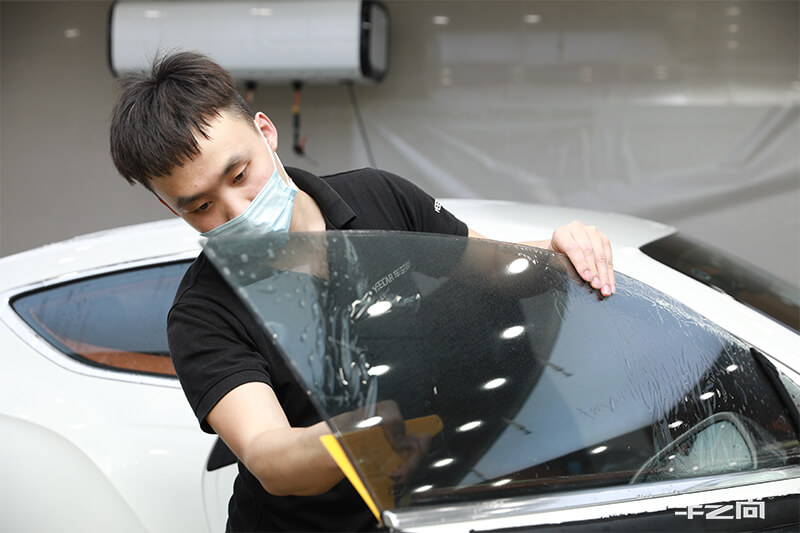 車窗玻璃貼膜