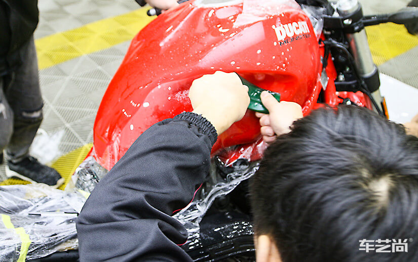 摩托車貼隱形車衣貴嗎？