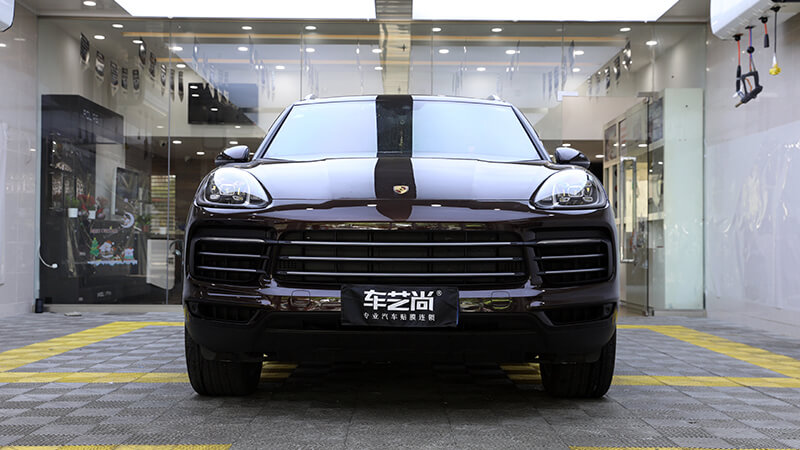 搖身一變“性感鋼炮兒” 保時(shí)捷卡宴貼威固車衣