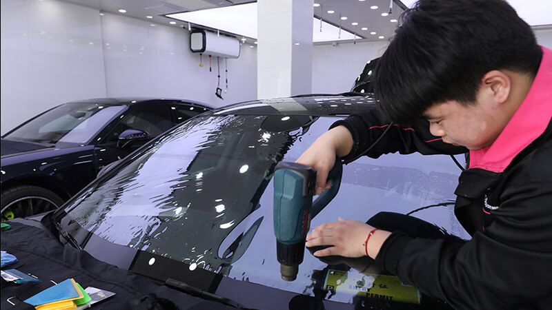 保時(shí)捷全車貼威固玻璃膜 車內(nèi)外溫度可相差10℃
