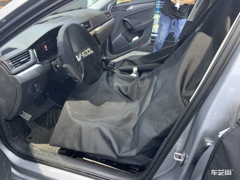 汽車貼玻璃膜時車輛會進水嗎？