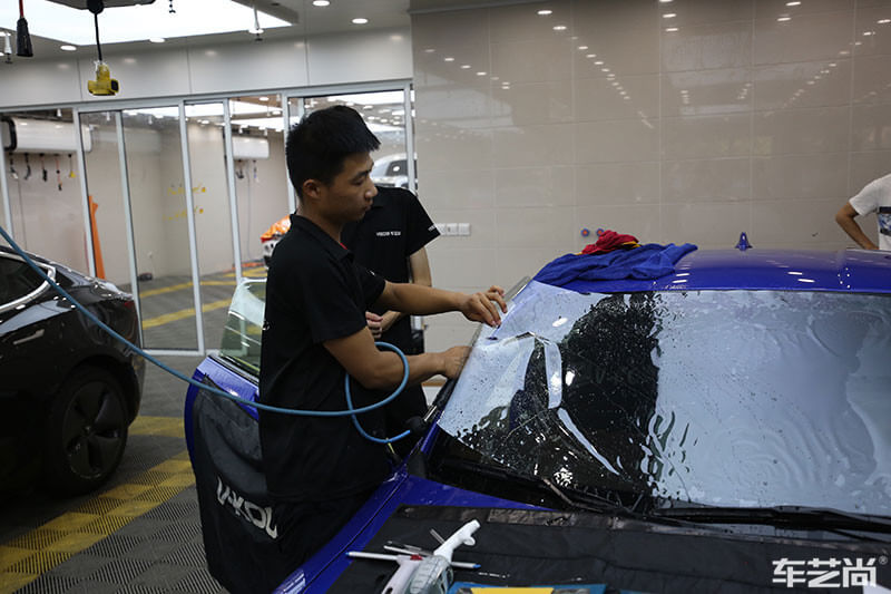 汽車貼膜施工過程（圖六）