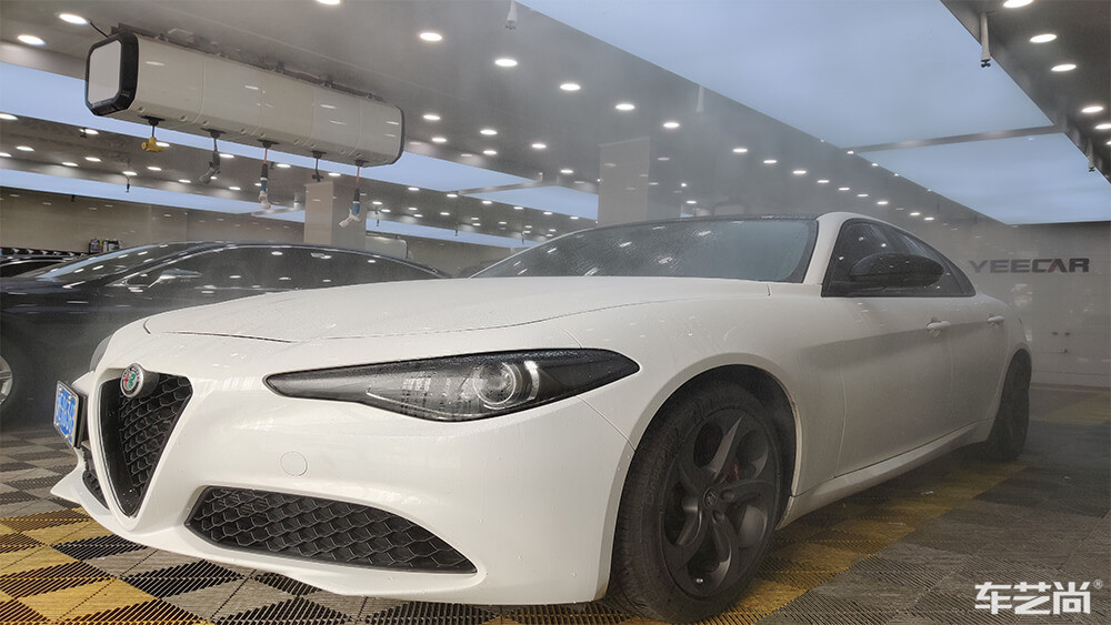 汽車(chē)貼膜專業(yè)施工是什么樣的？