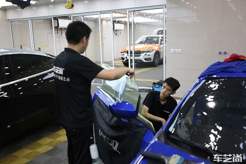 汽車貼膜施工過程（圖十一）