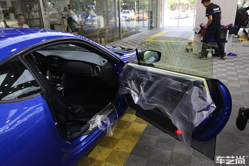 汽車貼膜施工過程（圖二）