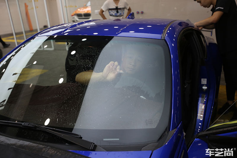 汽車貼膜施工過程（圖十）
