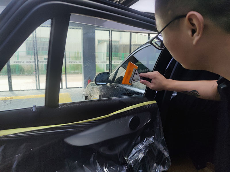 冬天能貼汽車玻璃膜嗎？