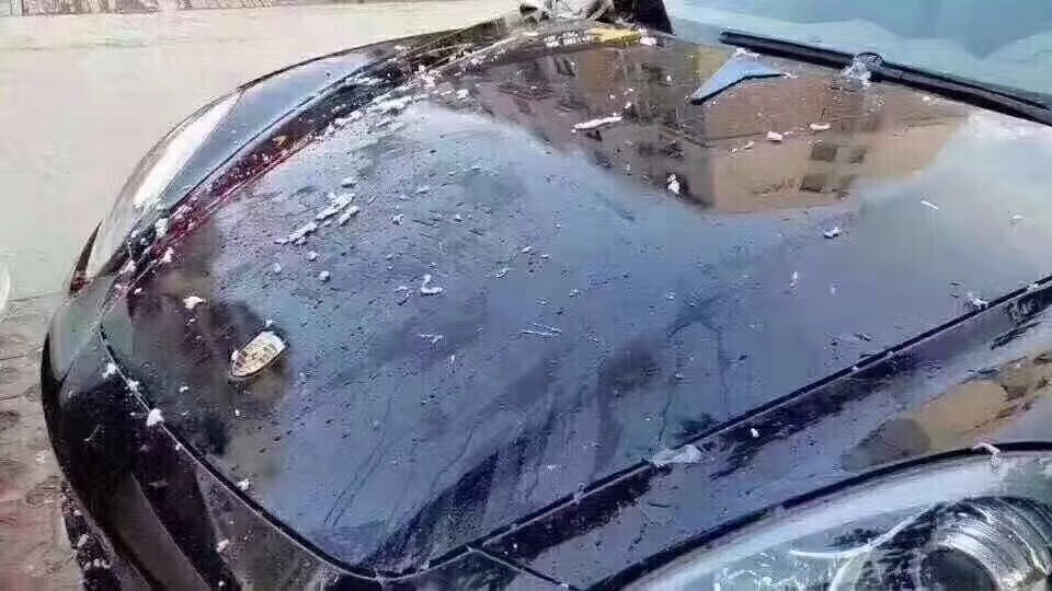 劣質膜掉膠嚴重，毀壞原廠車漆
