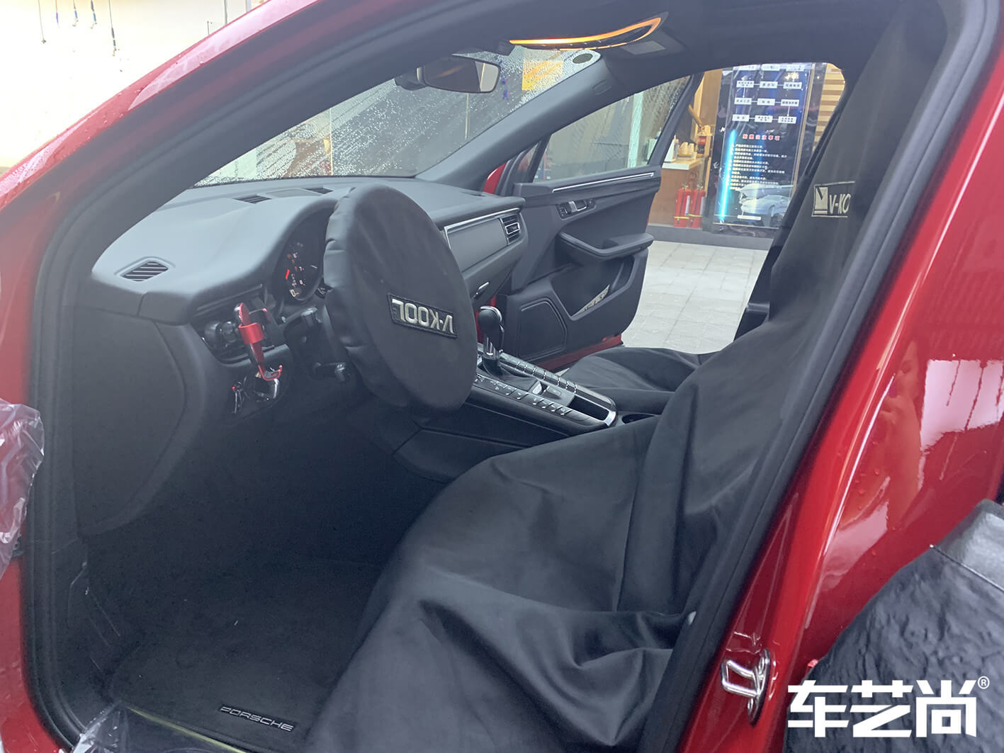 保時捷卡宴裝貼威固V70+V40，施工流程展示（圖三）
