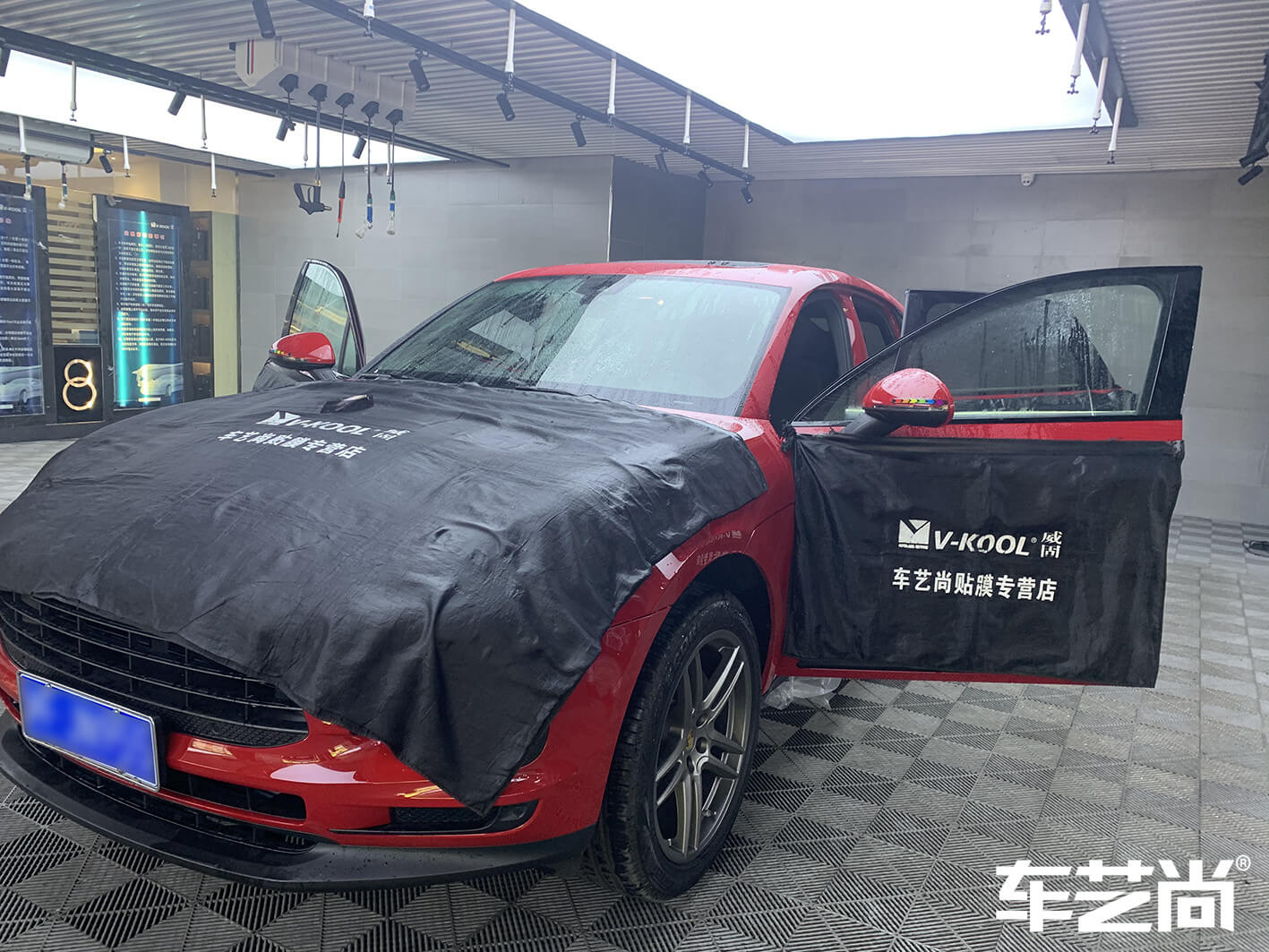保時捷卡宴裝貼威固V70+V40，施工流程展示（圖二）