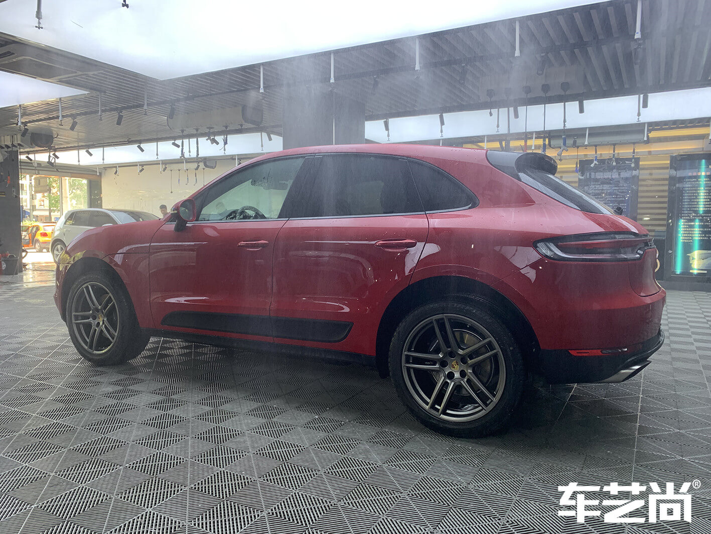 保時捷卡宴裝貼威固V70+V40，施工流程展示（圖一）