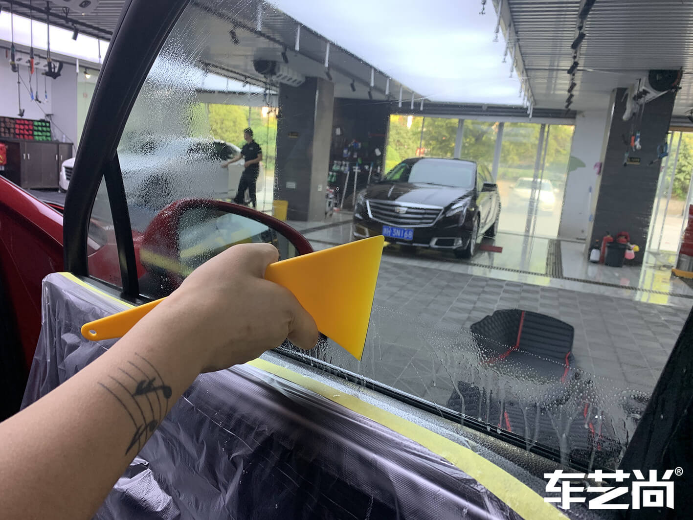 保時捷卡宴裝貼威固V70+V40，施工流程展示（圖十二）