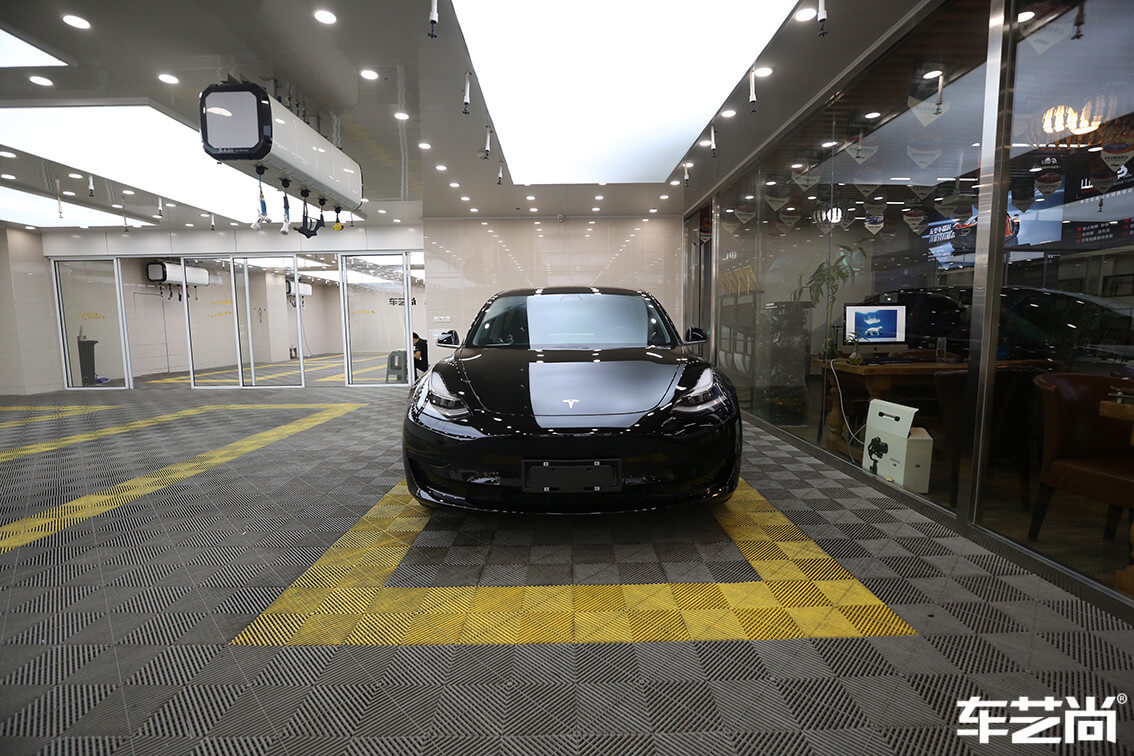 特斯拉Model 3施工威固隔熱膜施工流程細節(jié)圖展示圖（16）