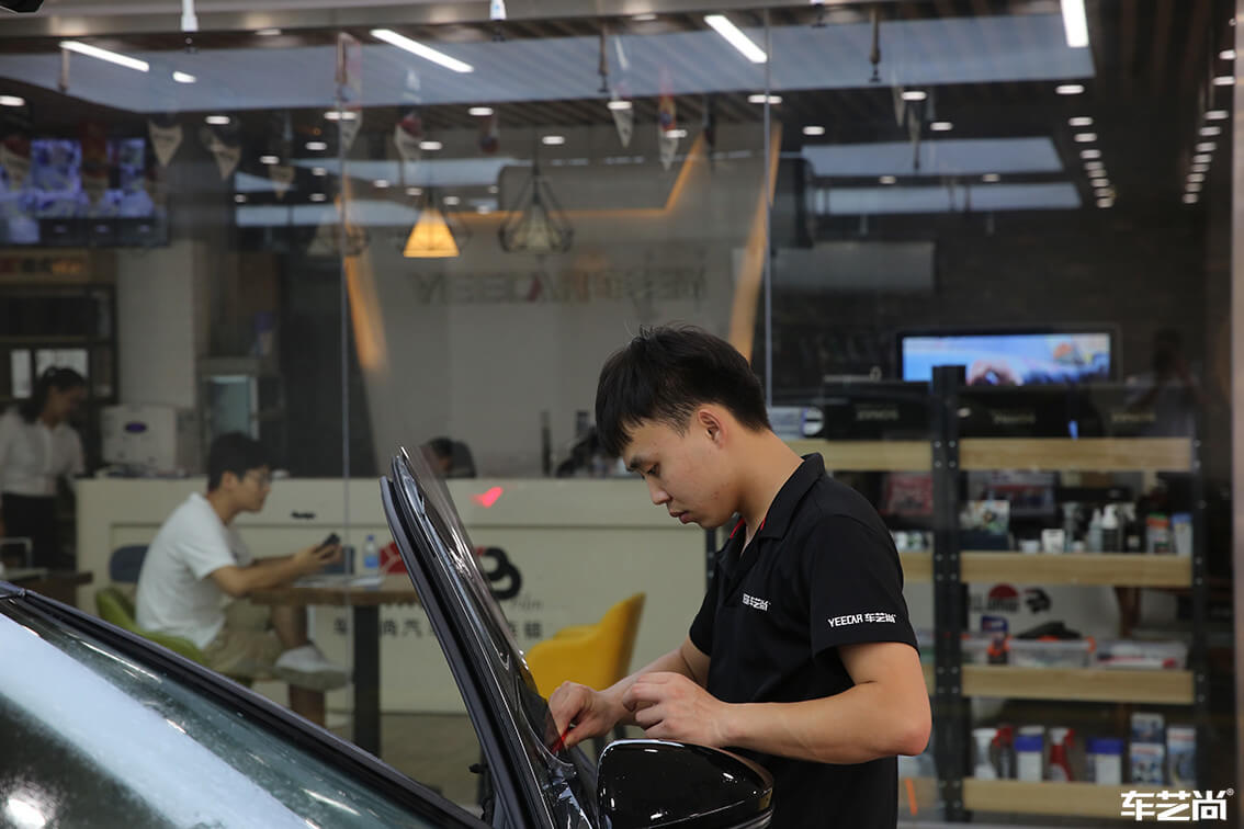 奧迪 A6L裝貼威固隱形車衣，施工流程展示（3）