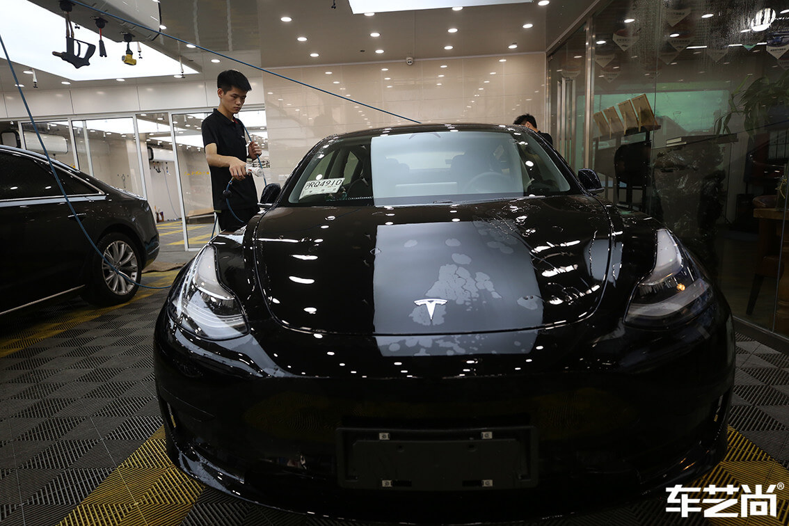 特斯拉Model 3施工威固隔熱膜施工流程細節(jié)圖展示圖（2）