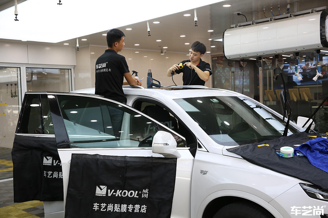 凱迪拉克裝貼威固隔熱膜，施工流程展示（9）