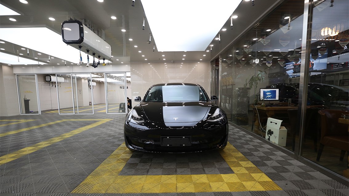 特斯拉Model 3施工威固隔熱膜施工流程細節(jié)圖展示