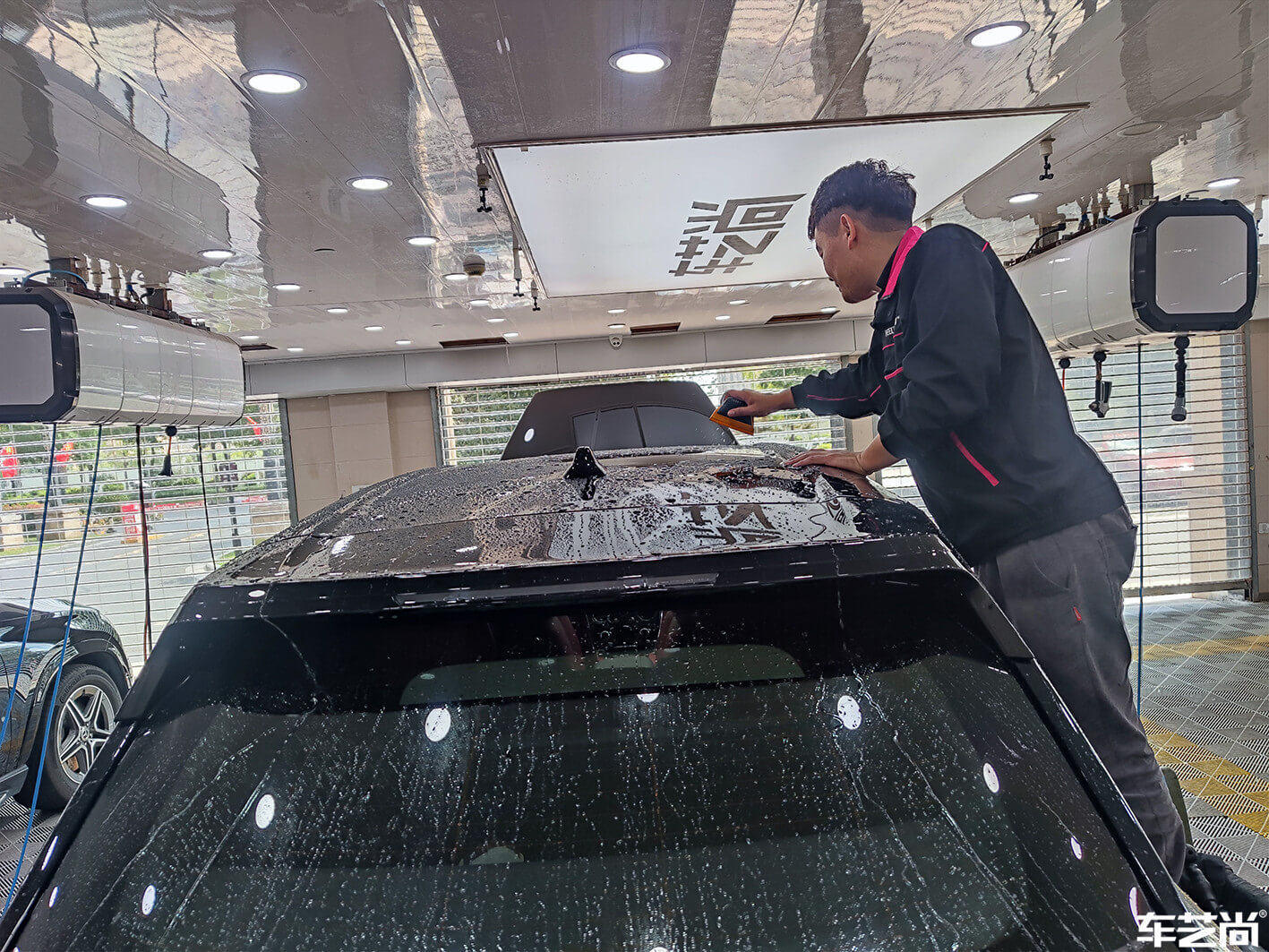 勞斯萊斯庫里南在車藝尚杭州旗艦店施工流程展示（12）