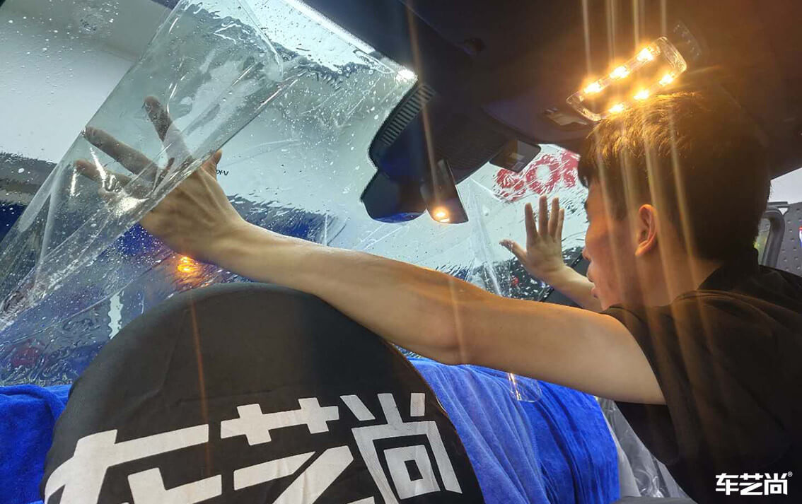 奔馳裝貼威固隔熱膜 車藝尚御水店施工（6）