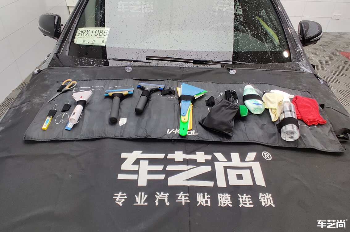 奔馳E300L施工威固漆面保護(hù)膜案例流程展示（2）
