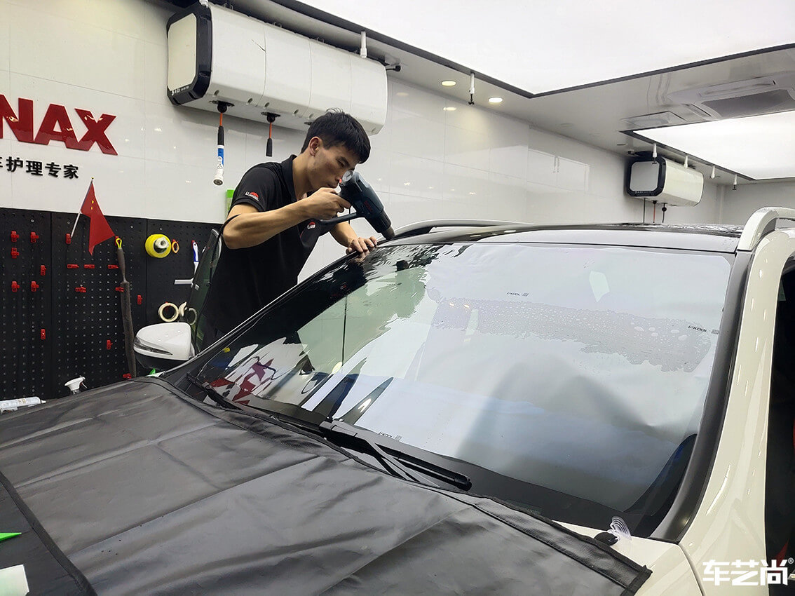 奔馳裝貼威固隔熱膜 車藝尚御水店施工（10）