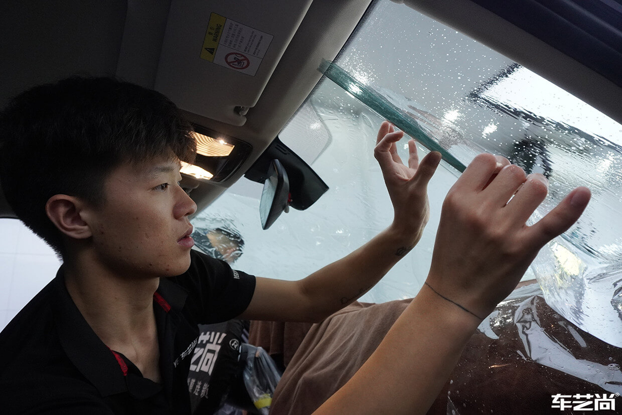 寶馬3系裝貼威固隔熱膜，施工流程展示（11）