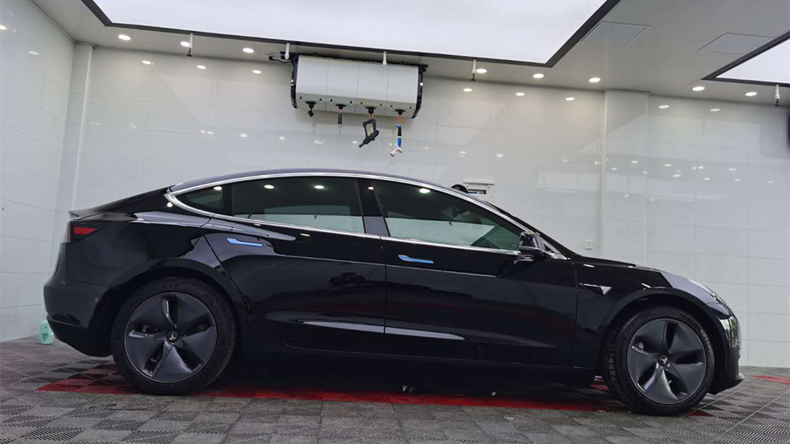 特斯拉Model 3施工威固隔熱膜，多重保護