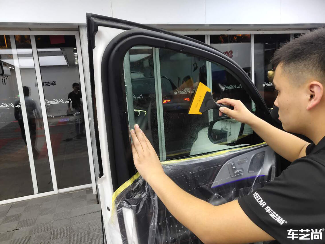 奔馳裝貼威固隔熱膜 車藝尚御水店施工（9）