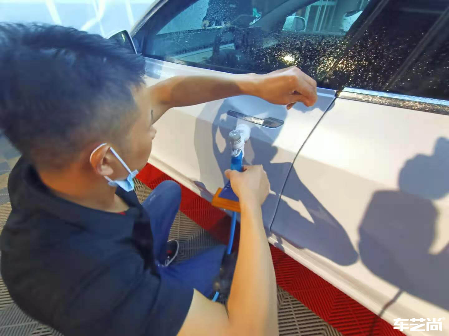 特斯拉Model 3施工威固隱形車衣，施工流程（5）