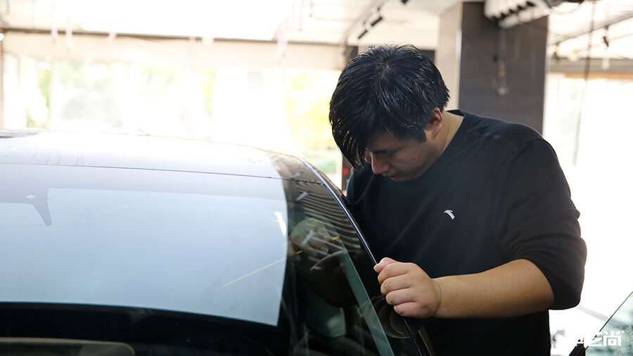 特斯拉Model 3施工威固隔熱膜，施工流程展示（3）