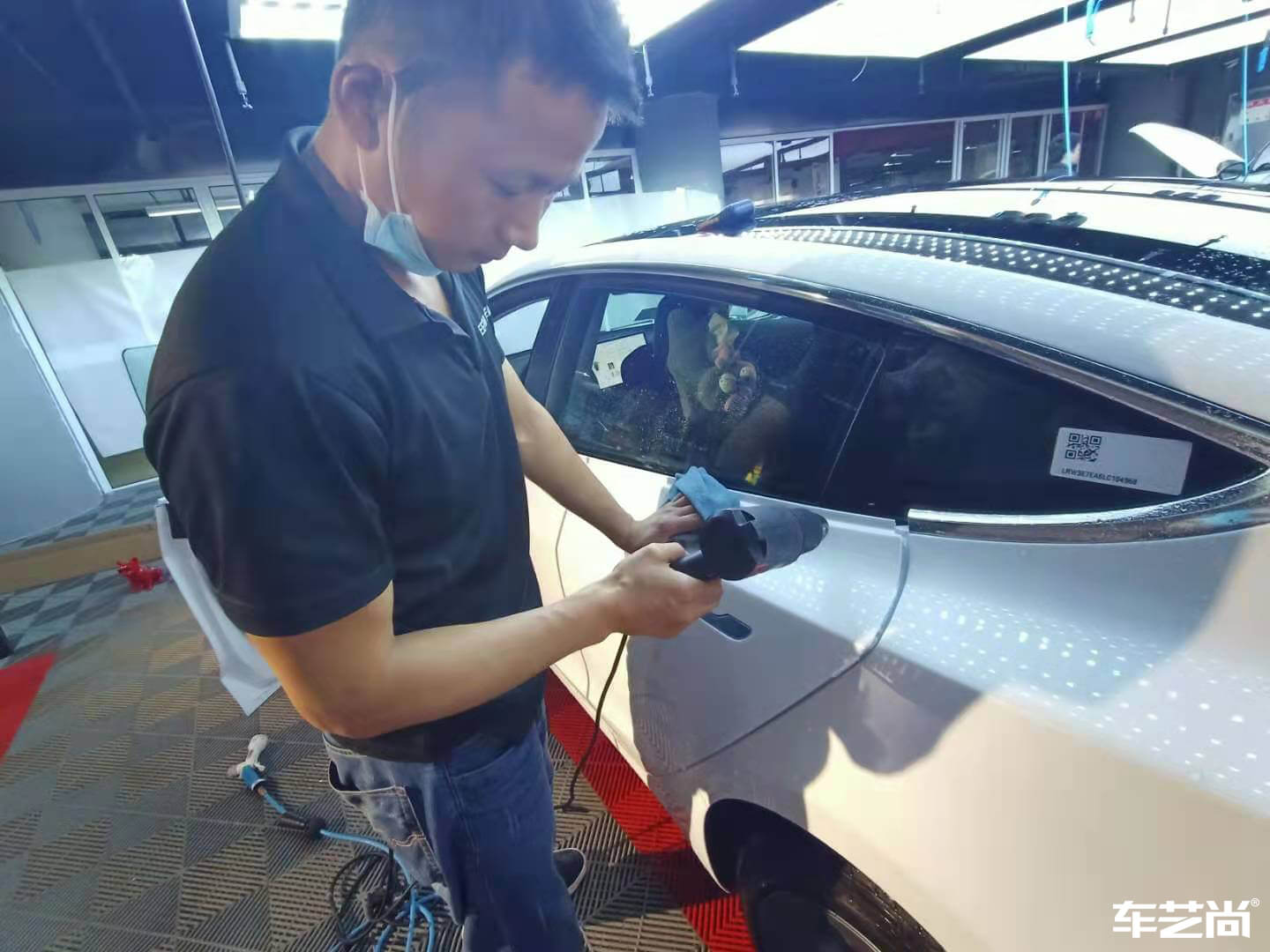 特斯拉Model 3施工威固隱形車衣，施工流程（10）