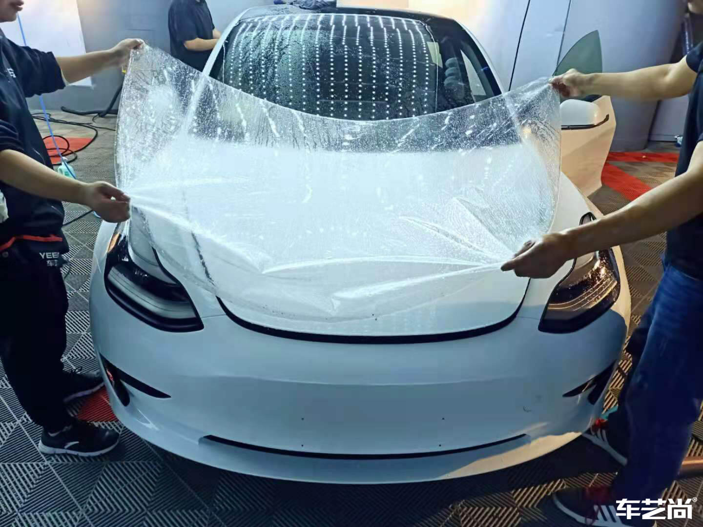 特斯拉Model 3施工威固隱形車衣，施工流程（8）