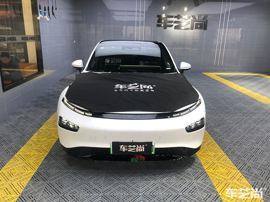 小鵬 P7極致防護(hù)，選擇車藝尚施工威固隔熱膜（1）