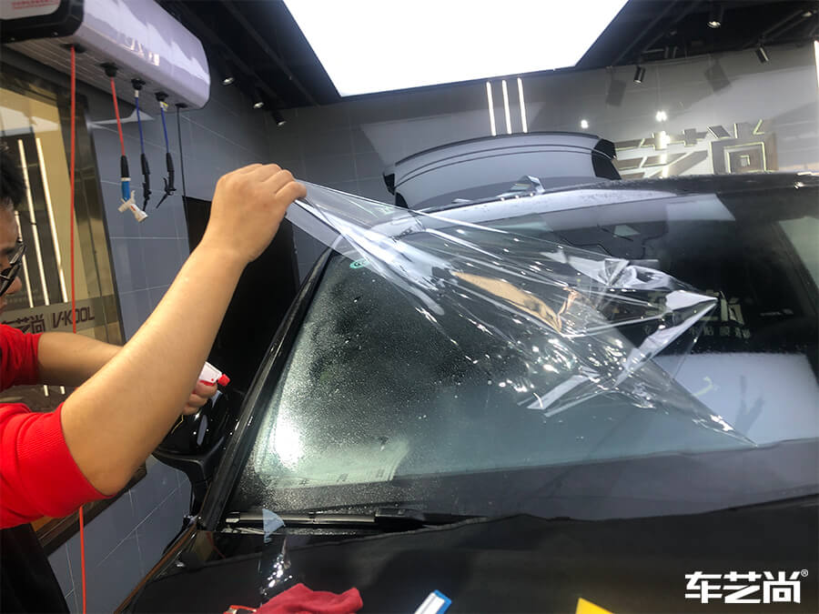保時捷卡宴為什么選擇車藝尚施工玻璃膜？（3）
