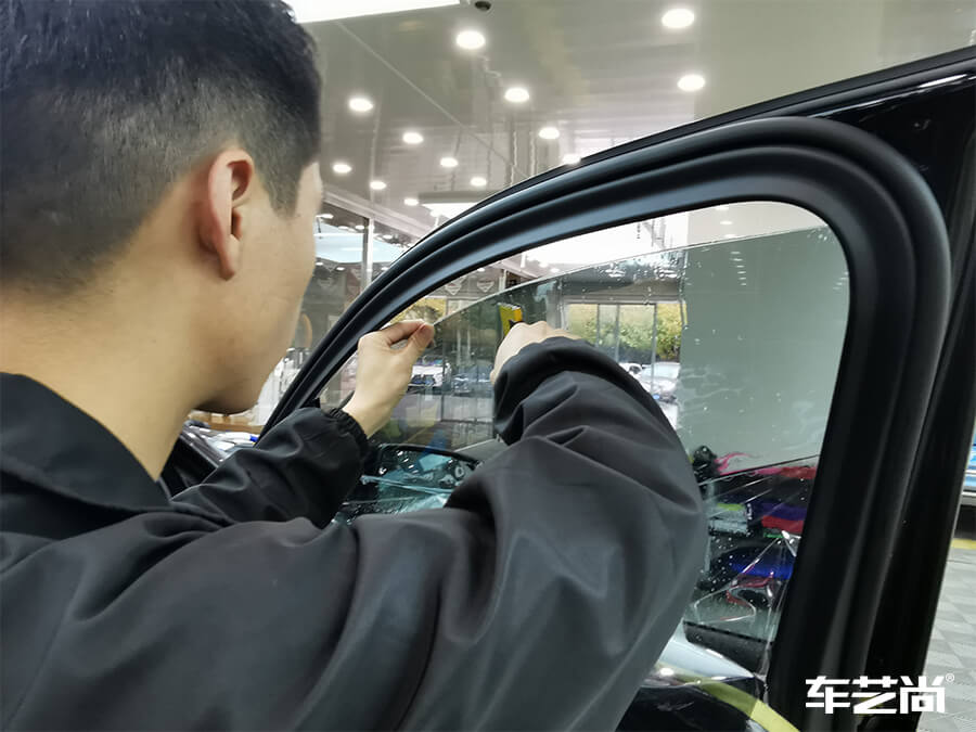 奧迪Q7裝貼威固隔熱膜，施工流程展示（10）