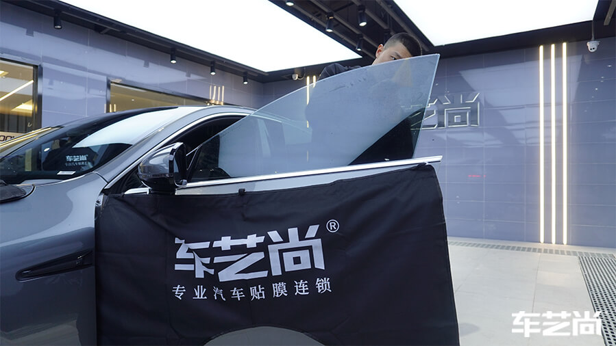 小鵬P7裝貼威固隔熱膜，施工流程展示（5）