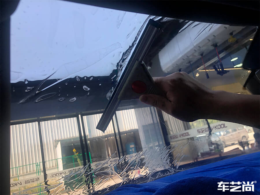 保時捷卡宴為什么選擇車藝尚施工玻璃膜？（7）