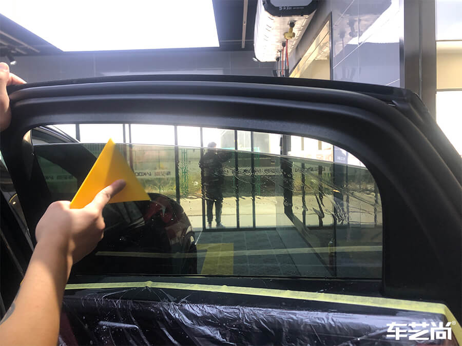 保時捷卡宴為什么選擇車藝尚施工玻璃膜？（9）