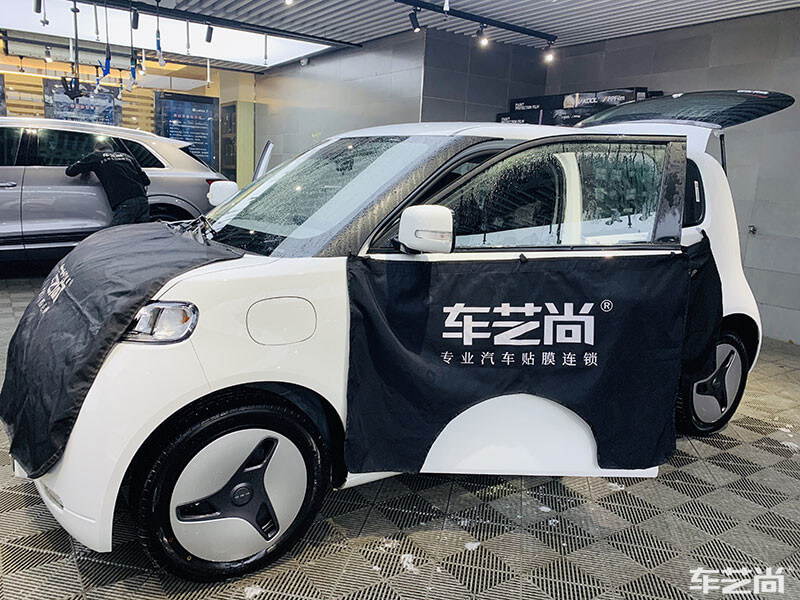 歐拉施工威固V-KOOL隔熱膜過(guò)程（圖三）