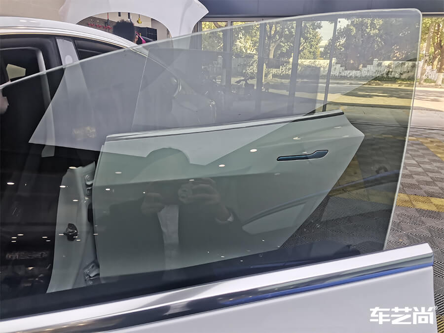 上海車藝尚為特斯拉 Model3施工威固玻璃膜（9）