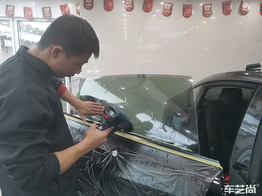 特斯拉Model 3施工威固隔熱膜過程展示（圖十一）