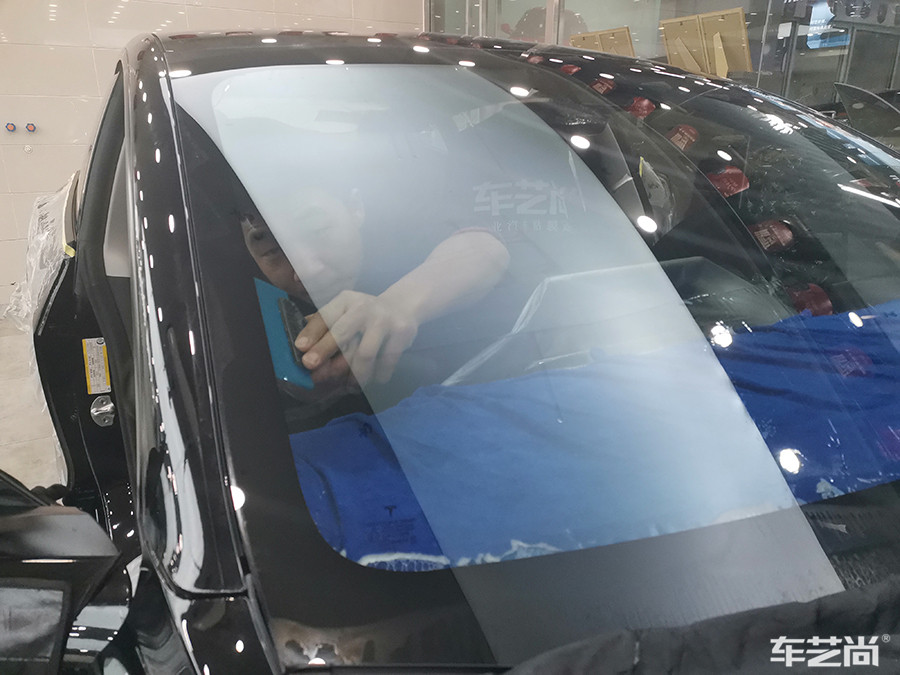 特斯拉Model 3施工威固隔熱膜過程展示（圖十）