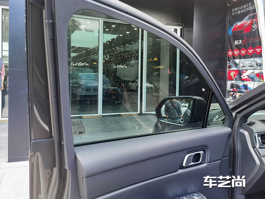 寶馬X5黑色施工威固隔熱膜VK70+K35（圖16）